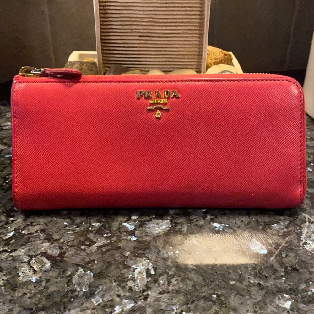 PRADA~Authentic